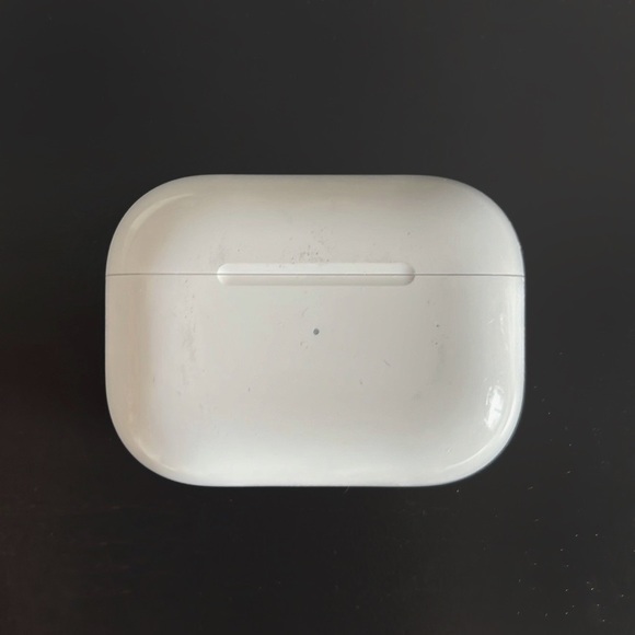 APPLE Airpod Pro Charging Case - Picture 3 of 5